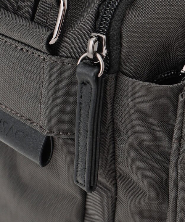 Y'SACCS 【ムック本掲載】クリンクルナイロン　ダブルポケットショルダー ダークグレー