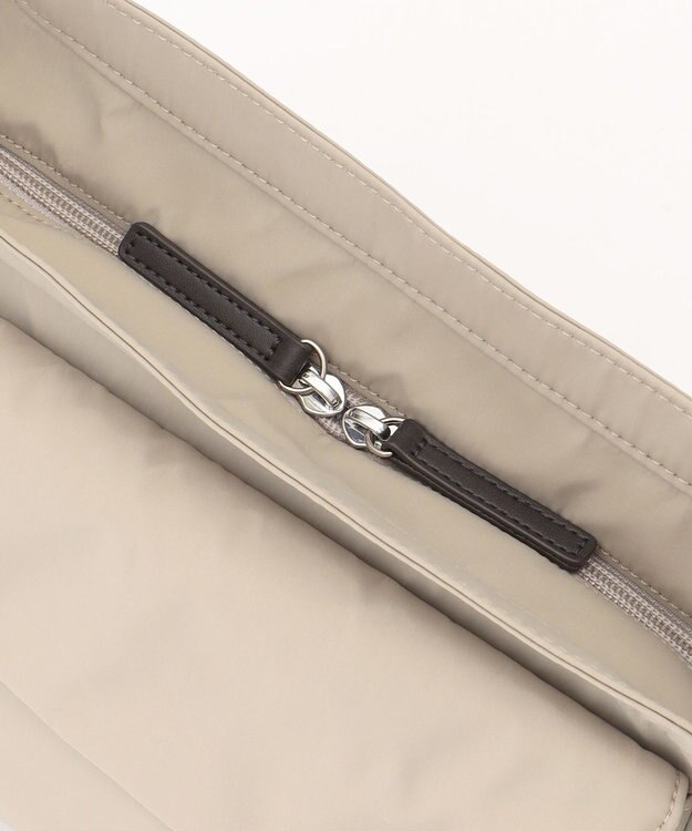 Y'SACCS ダブルタブ　トラベルショルダーバッグ ライトベージュ