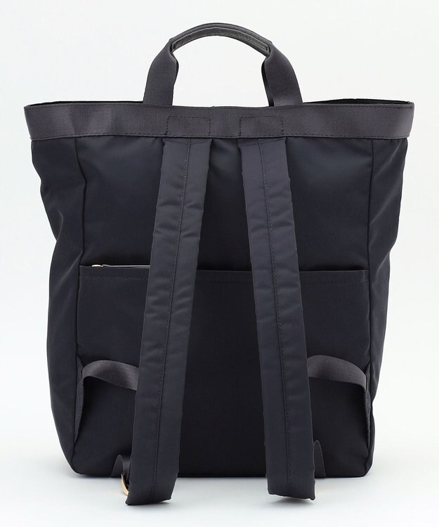 LA BAGAGERIE チャーム付き　ナイロンスクエアリュック ダークグレー