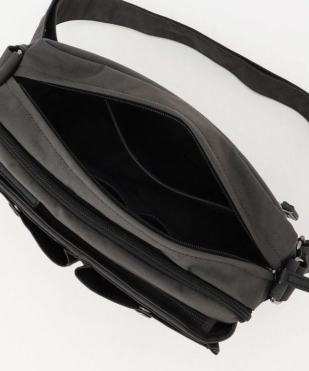 Y'SACCS 【ムック本掲載】クリンクルナイロン　ダブルポケットショルダー ダークグレー