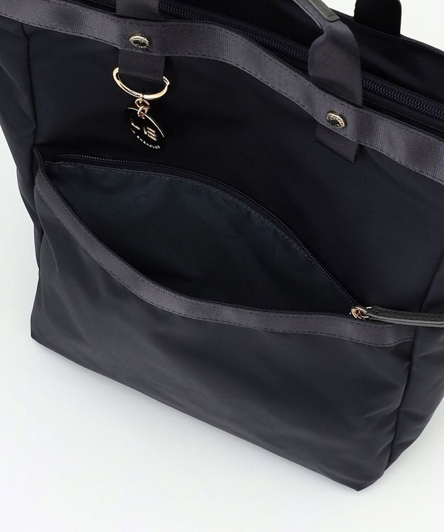 LA BAGAGERIE チャーム付き　ナイロンスクエアリュック ダークグレー