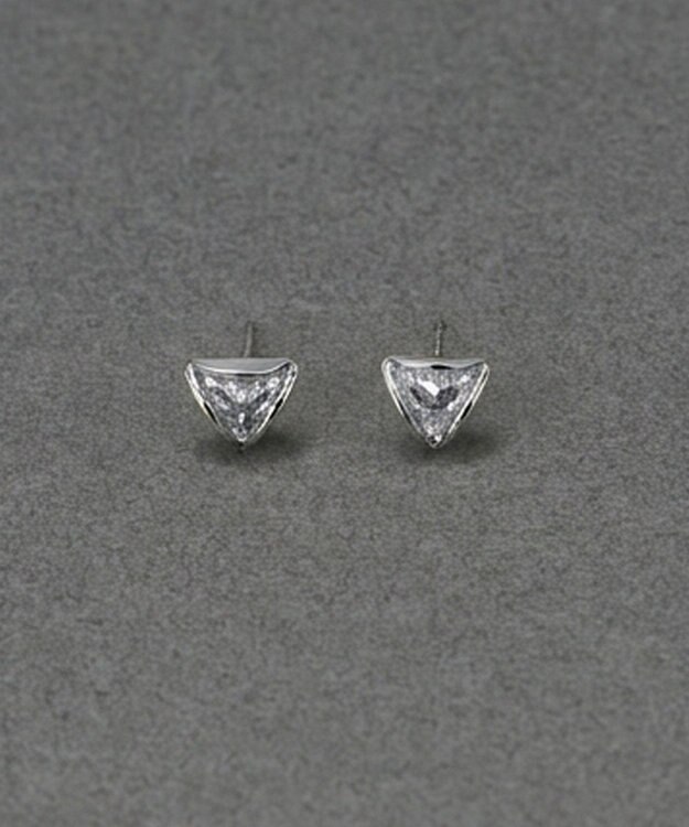 Phoebe 〈金属アレルギー対応〉モダントライアングルピアス　シルバー/ニッケルフリー シルバー