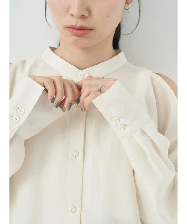 earth music&ecology ショルダースリットシャツ Off White