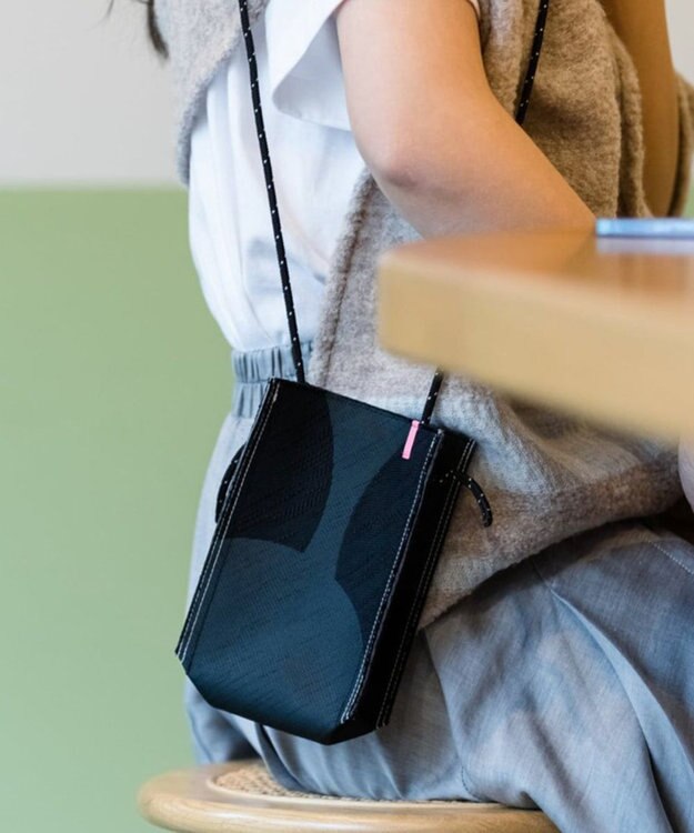 POLS MACHIKOスマホショルダー ブラック