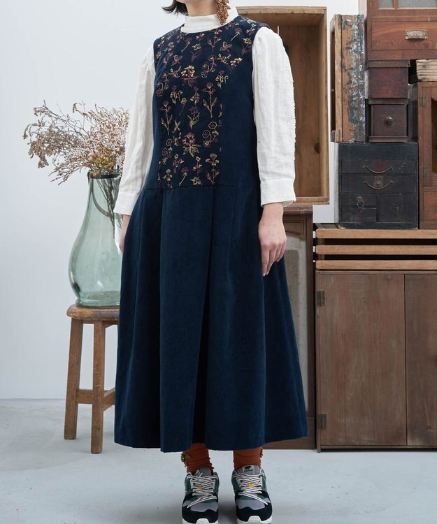 muuc 〈遠州織物の工場で織られた上質なコットンコーデュロイ生地〉花刺繍ワンピースドレス（セットアップ可能） ネイビー