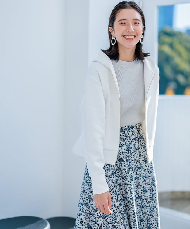 組曲 フード付きバックフリル パーカー オフホワイト系