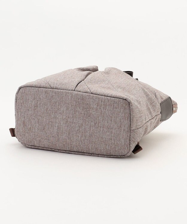 Y'SACCS ストリームラインデイパック ベージュ