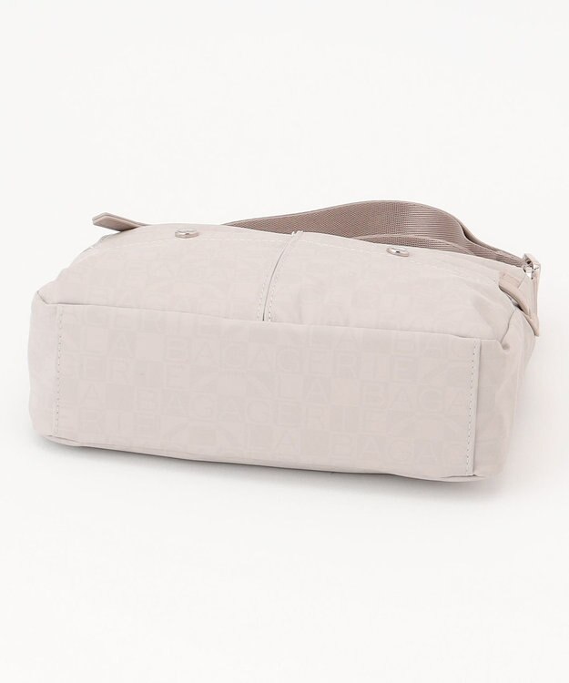 LA BAGAGERIE モノグラム　スクエアナイロンショルダー　SSサイズ アイボリー