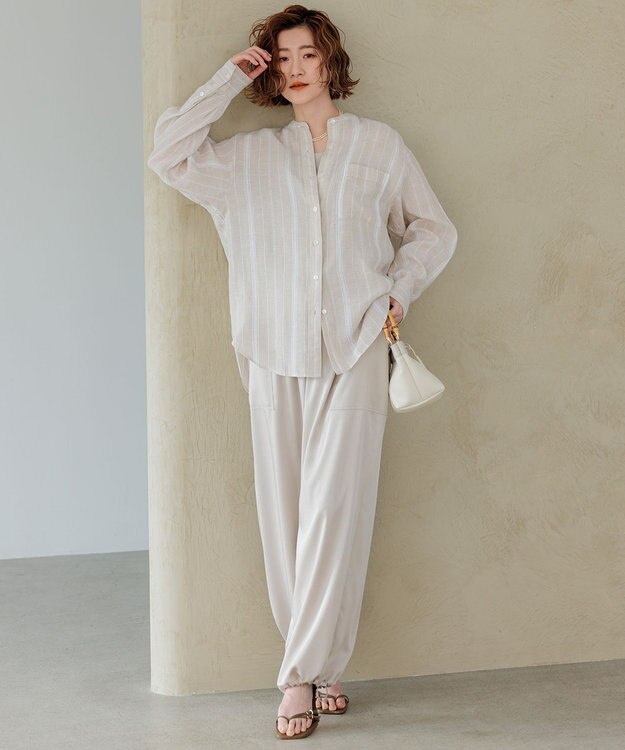 23区 【洗える】LIBECO バンドカラー シャツ ベージュ×ホワイトストライプ