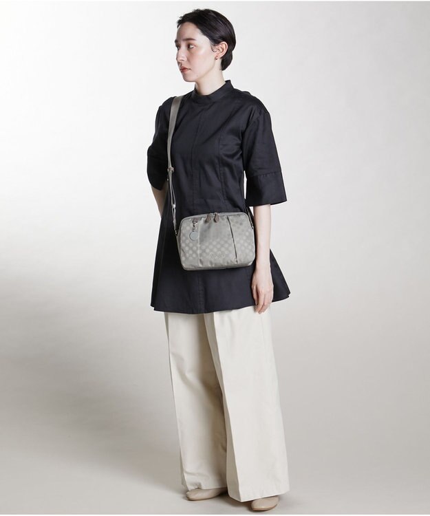 Y'SACCS 【ムック本掲載】Polka Dots スクエアポシェット グレージュ