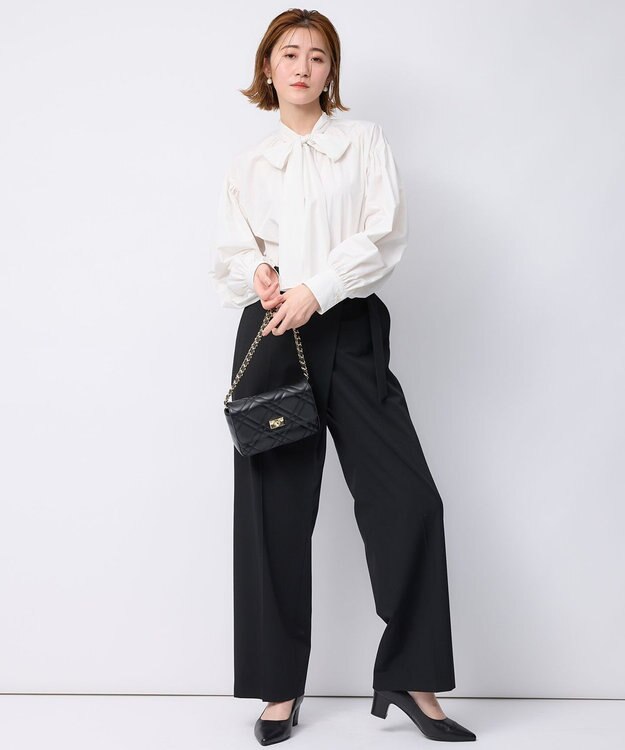 23区 【洗える】ライトメモリータフタ ボリュームボウタイ ブラウス アイボリー系