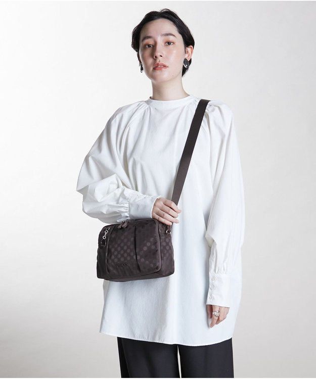 Y'SACCS 【ムック本掲載】Polka Dots スクエアポシェット チョコ