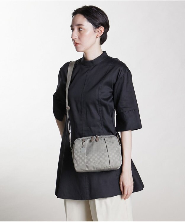 Y'SACCS 【ムック本掲載】Polka Dots スクエアポシェット グレージュ