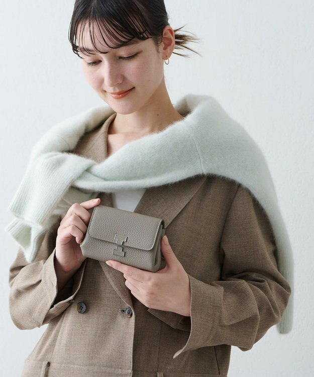 IACUCCI アバ ウォレット CERVO グレージュ