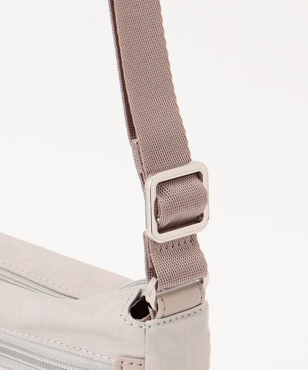 LA BAGAGERIE モノグラム　スクエアナイロンショルダー　SSサイズ アイボリー