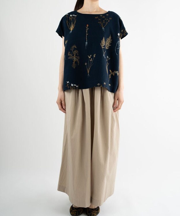 muuc ボタニカル刺繍ゆったりプルオーバー〈国産・綿100%天然素材〉〈フリーサイズ〉〈3シーズン〉〈繊細な草花刺繍・大人ナチュラル上質服〉 ネイビー