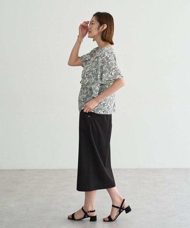 YECCA VECCA ラインフルーツ柄ラッフルブラウス Black