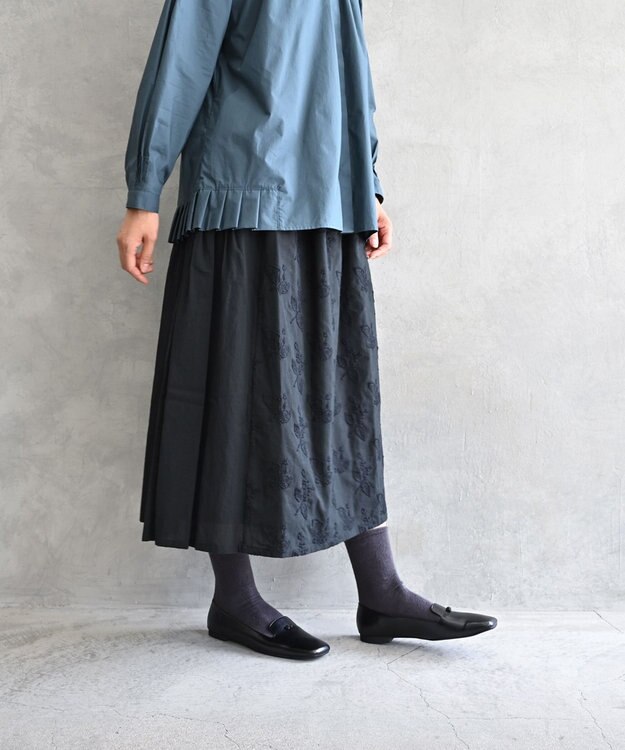 muuc 〈コットン100%〉〈綿ローン生地〉〈ふんわり柔らかな肌触り〉梅小花刺繍 ギャザースカート ブラック