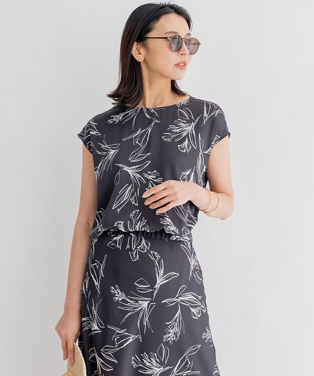 23区 【洗える】ラインフラワープリント フレンチスリーブ ブラウス ブラックプリント