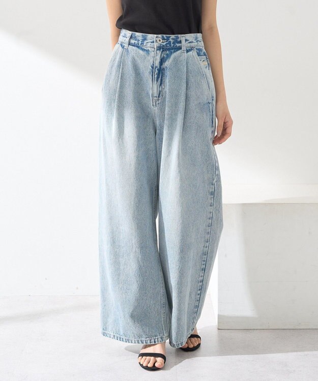 earth music&ecology ワンポイントロゴ刺繍デニムパンツ Light Indigo