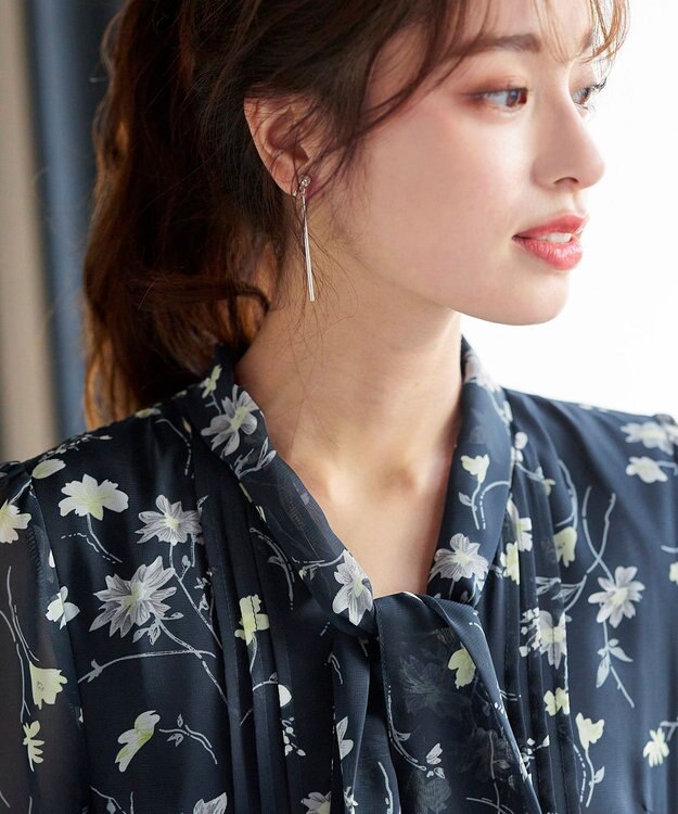 Tiaclasse 【洗える】程良い透け感のプリントボウタイワンピース ネイビー