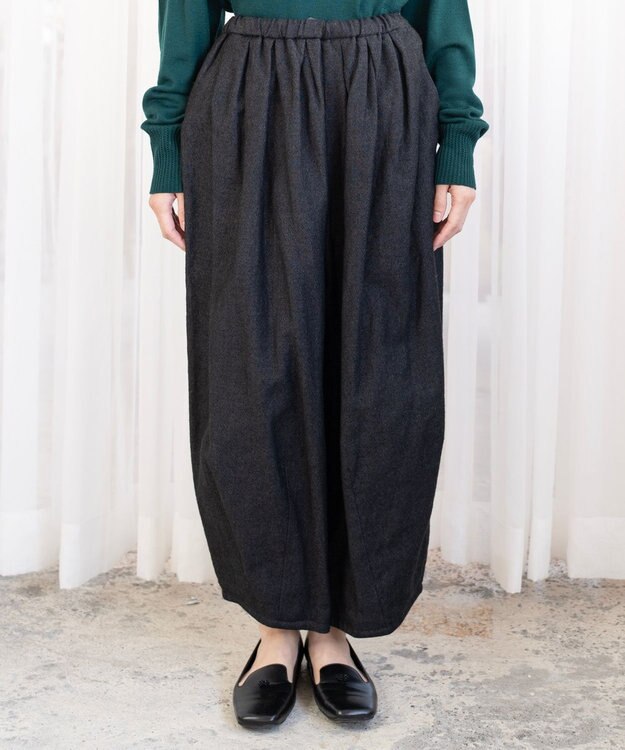 muuc リネンウールの裾タックワイドパンツ ブラック