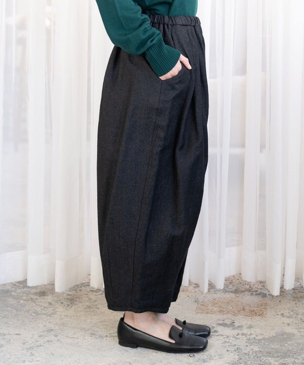 muuc リネンウールの裾タックワイドパンツ ブラック