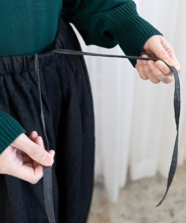 muuc 〈軽やかな尾州産リネンウール〉裾タックワイドパンツ  ロングシーズン 秋冬春 ウエストゴム有り ゆったりシルエット セットアップ可能  裏地有り ブラック