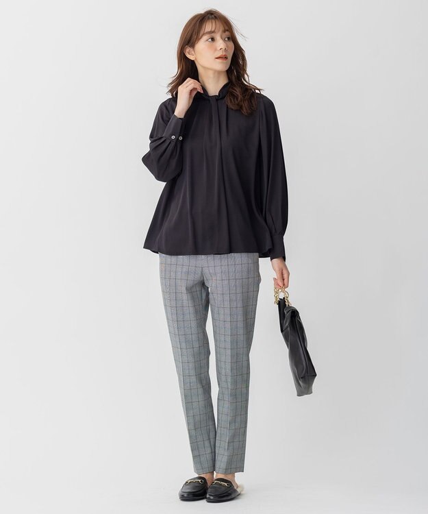 自由区 L 【洗える/UVケア/吸放湿性】シルクストレッチ ハイネックブラウス ネイビー系