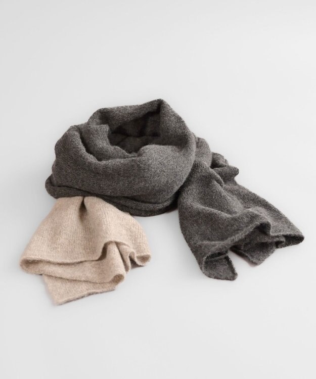 AND WOOL 〈上質な素材と手仕事から生まれた優しいニット〉カシミヤ100%の大判ストール（ツートンカラー） チャコール×ベージュ