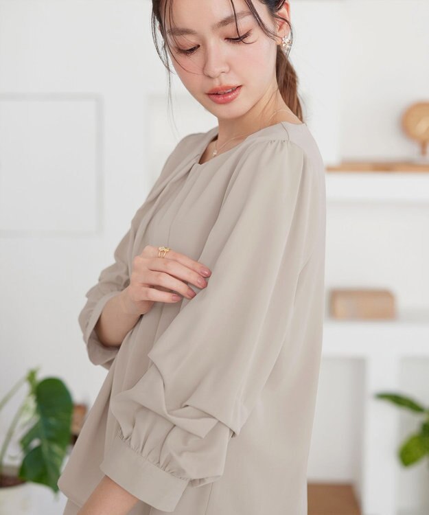 Tiaclasse つまみタック袖レイヤードブラウス ライトベージュ