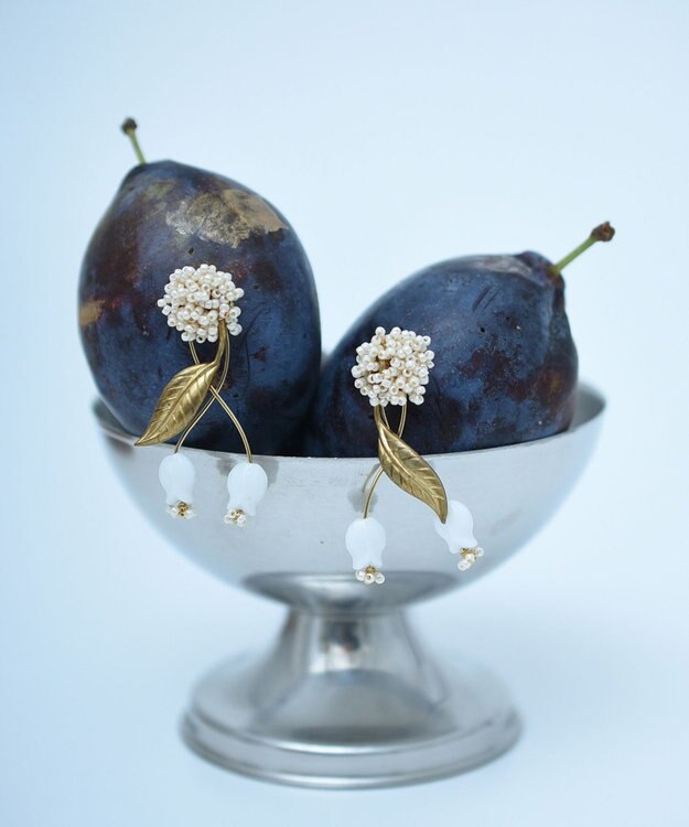 monshiro スズラン イヤリング ホワイト×ゴールド