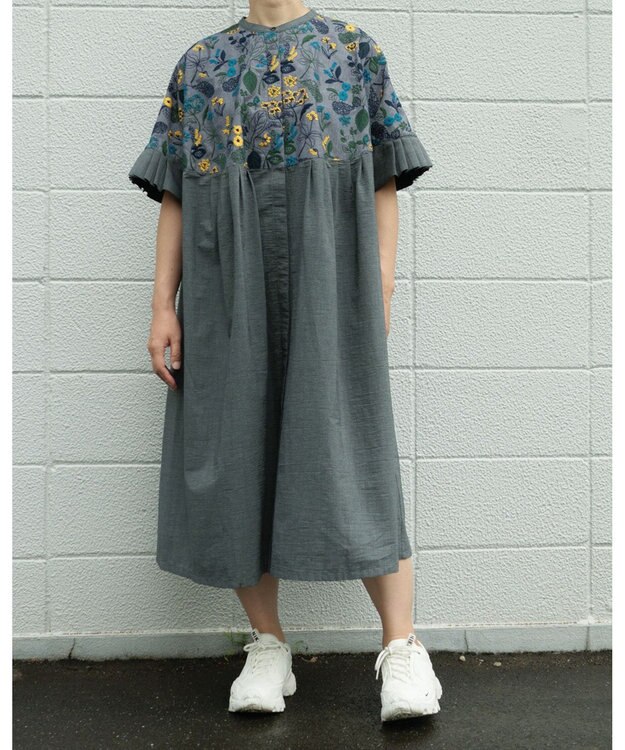 muuc 筆記帳刺繍ヨーク切り替えワンピース〈国産・muucオリジナル総柄刺繍〉〈オーガニック綿〉〈前開き・羽織にも〉〈3シーズン春夏秋〉 ネイビー