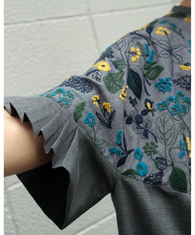 muuc 筆記帳刺繍ヨーク切り替えワンピース〈国産・muucオリジナル総柄刺繍〉〈オーガニック綿〉〈前開き・羽織にも〉〈3シーズン春夏秋〉 ネイビー