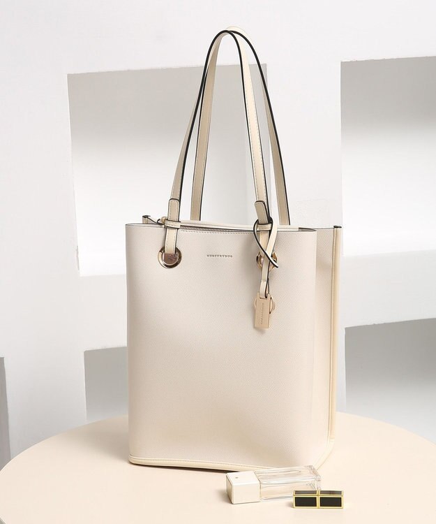 style code 【MERCURYDUO/マーキュリーデュオ】メタルアイレット　縦長トートバッグ 推し活ラージバッグ 縦長ショルダーバッグ オフホワイト
