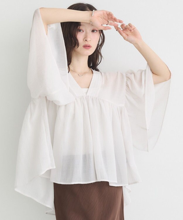 earth music&ecology Ｖネックギャザーブラウス Off White