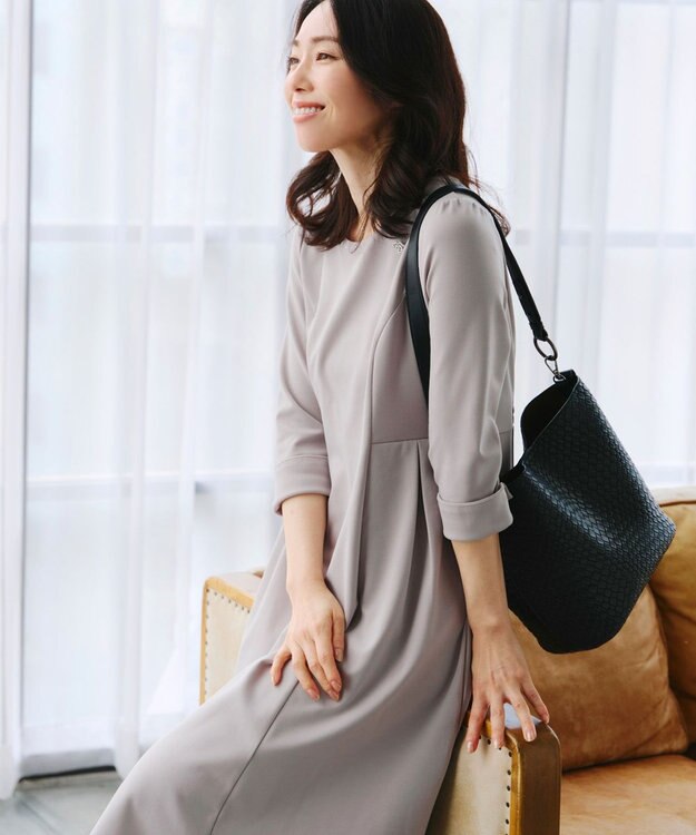 Tiaclasse 【UVカット・吸水速乾】 “きれい見え” カットソータックフレアワンピース グレージュ