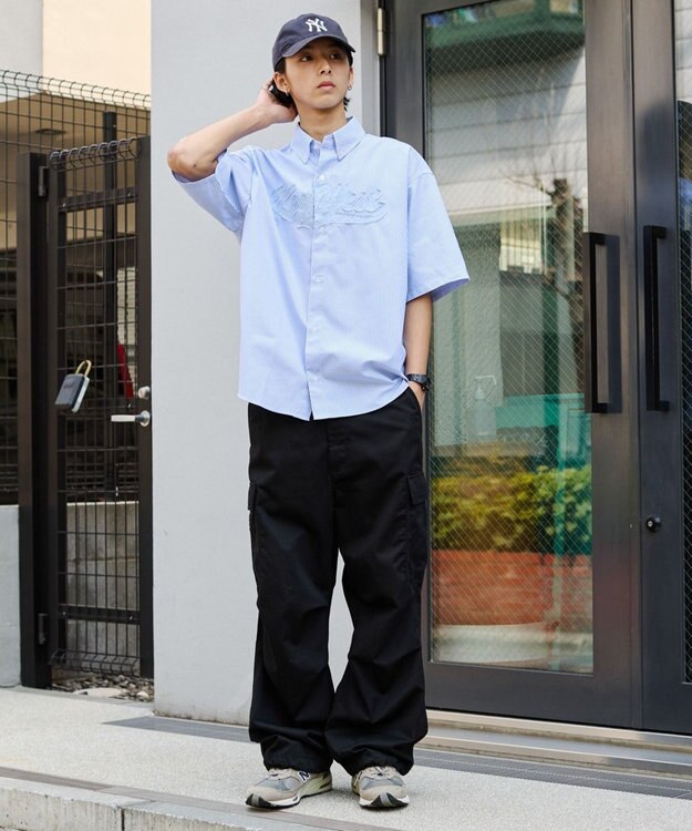 WEGO 【ユニセックス着用ITEM】オックスフォードダメージアップリケシャツ（SS） ブルーストライプ