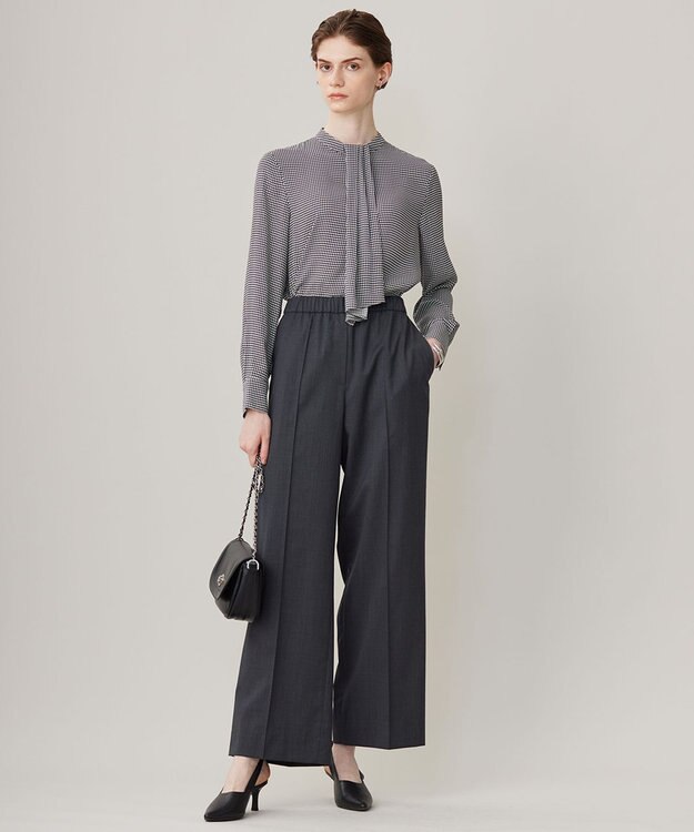 ICB 【接触冷感・UVケア・速乾・洗える】BackSatinAmunzen スカーフタイブラウス ブラックベース柄系