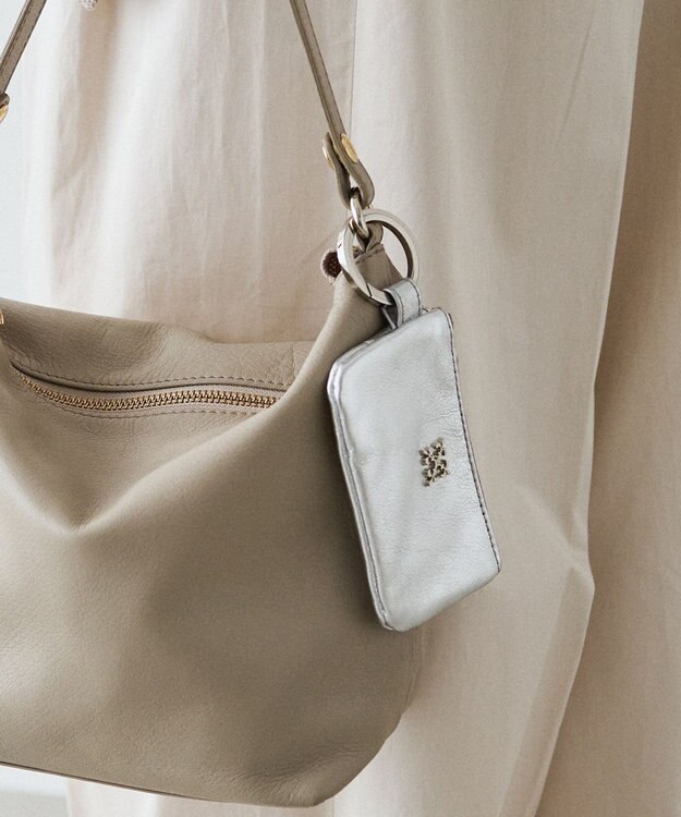 russet カラビナ付き ソフトレザーマルチケース(Z-211) Silver