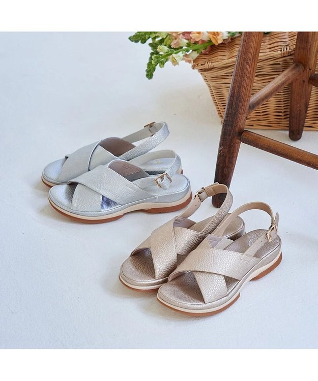 ing <ing>フットベットサンダル シルバー