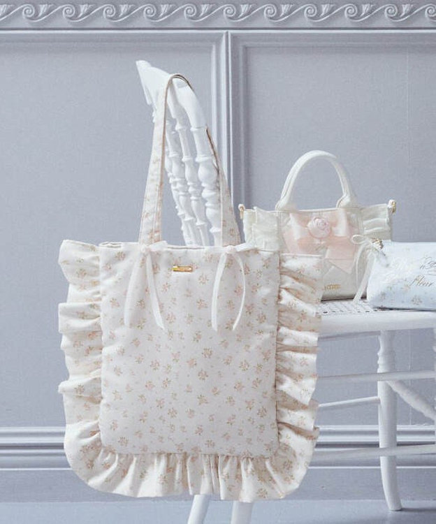 Maison de FLEUR ローズプリントフリルトートバッグ Light Beige
