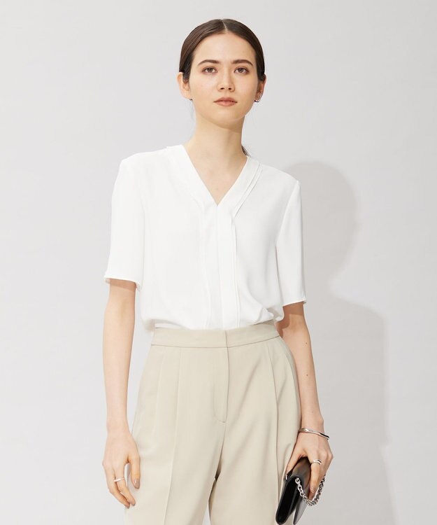 ICB 【洗える】ソフトジョーゼット Vネックブラウス オフホワイト系