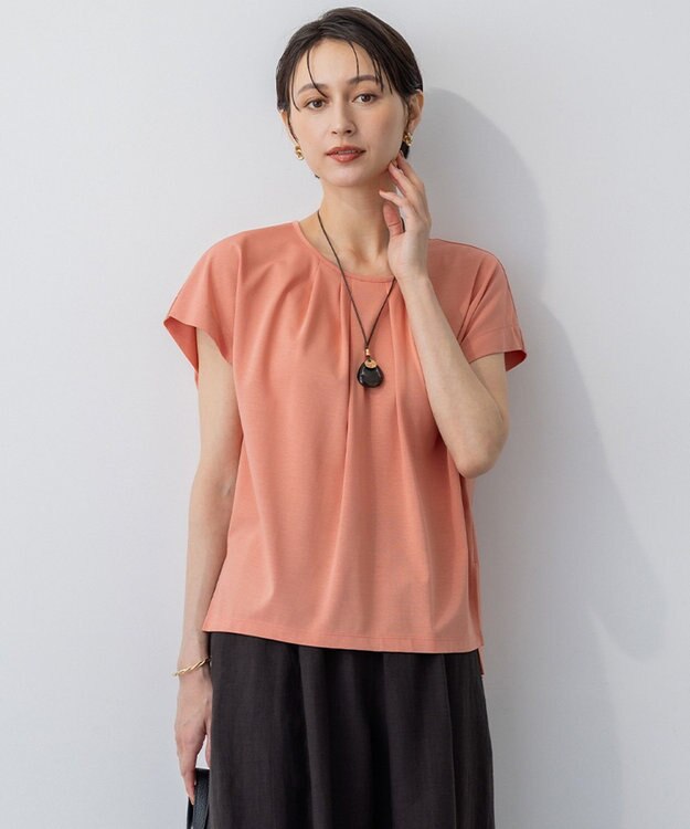 23区 【接触冷感/洗える】ツイストコットンプレーティング タックデザイン カットソー アプリコット系