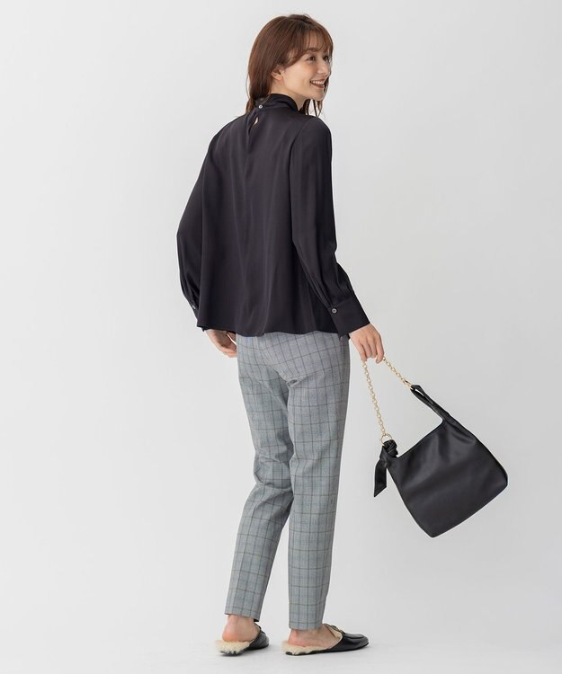 自由区 L 【洗える/UVケア/吸放湿性】シルクストレッチ ハイネックブラウス ネイビー系