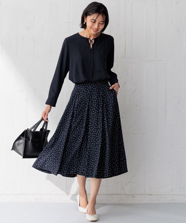 23区 S 【洗える】バックサテンアムンゼン ブザムディテール ブラウス ネイビー系