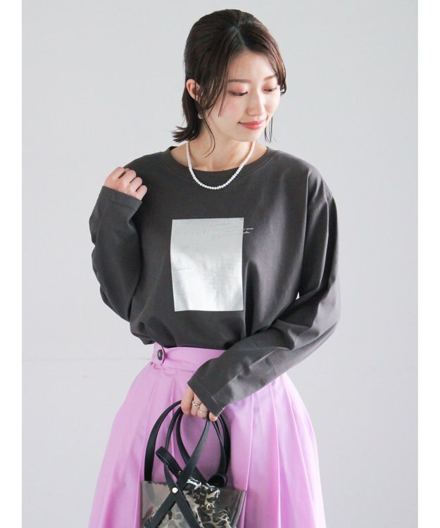 Te chichi 箔プリントロングTシャツ チャコールグレー