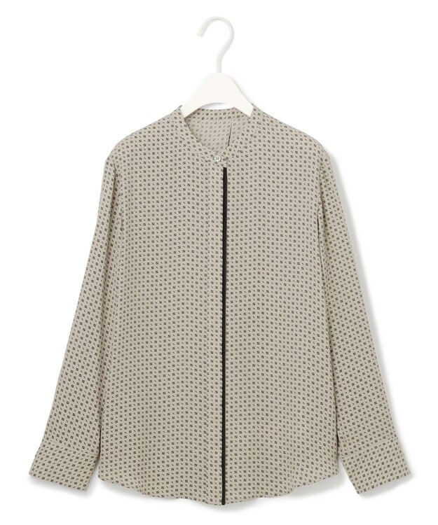 ICB L 【UVケア・速乾・洗える】BackSatinAmunzen バンドカラーブラウス カーキ×ブラック柄系