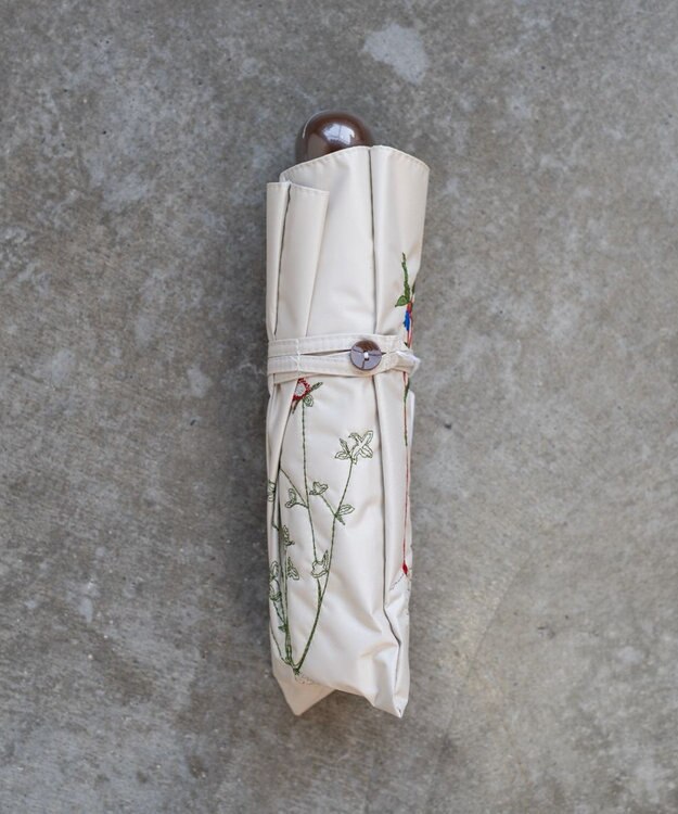 AND WOOL 〈一級遮光生地・晴雨兼用〉ボタニカル刺繍の日傘 （折りたたみ傘タイプ） ベージュ