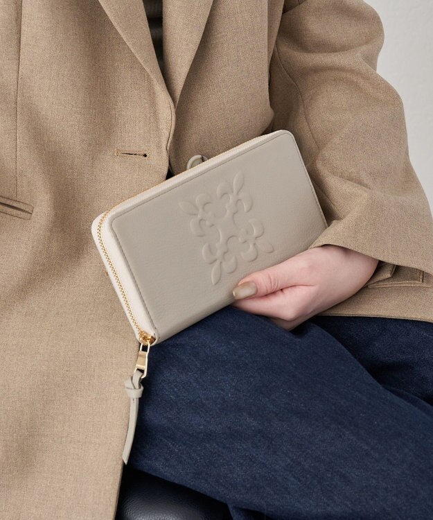 russet エンボスモノグラム多機能ウォレット(SO-448) GrayBeige